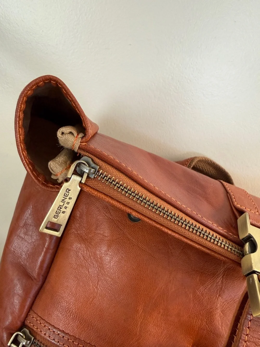 Berliner Bags Made in Germany Leather Backpack Laptop Bag Cognac Brown - Picture 3 of 9